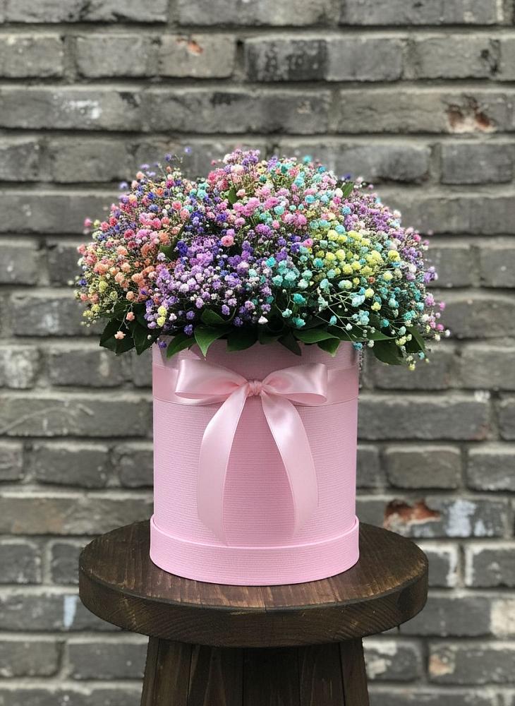 Цветочная композиция из Гипсофила и Розы в шляпной коробке в Исаково