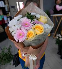 Букет цветов из:  Герберы, Розы и Хризантемы в Исаково