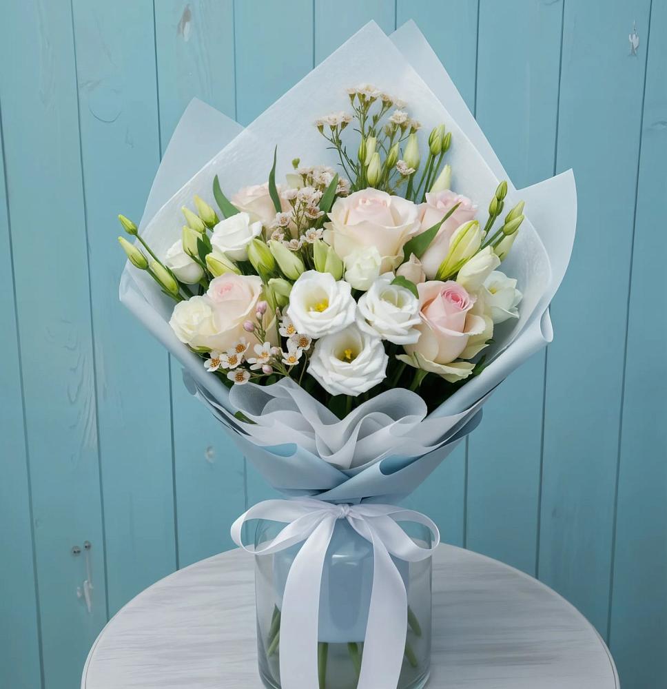 Букет цветов из: Розы и Лизиантусы в Исаково