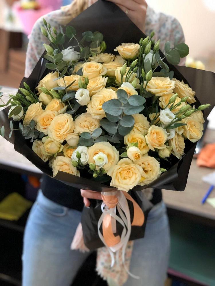 Букет цветов из: Розы и Лизиантусы в Исаково