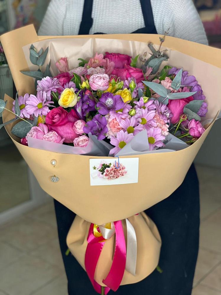 Букет цветов из: Хризантемы, Гвоздики и Альстромерии в Исаково