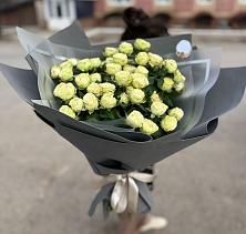 Букет Белые кустовые розы Солинеро в Исаково