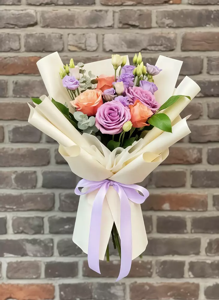 Букет цветов из: Лизиантусы и Розы в Исаково