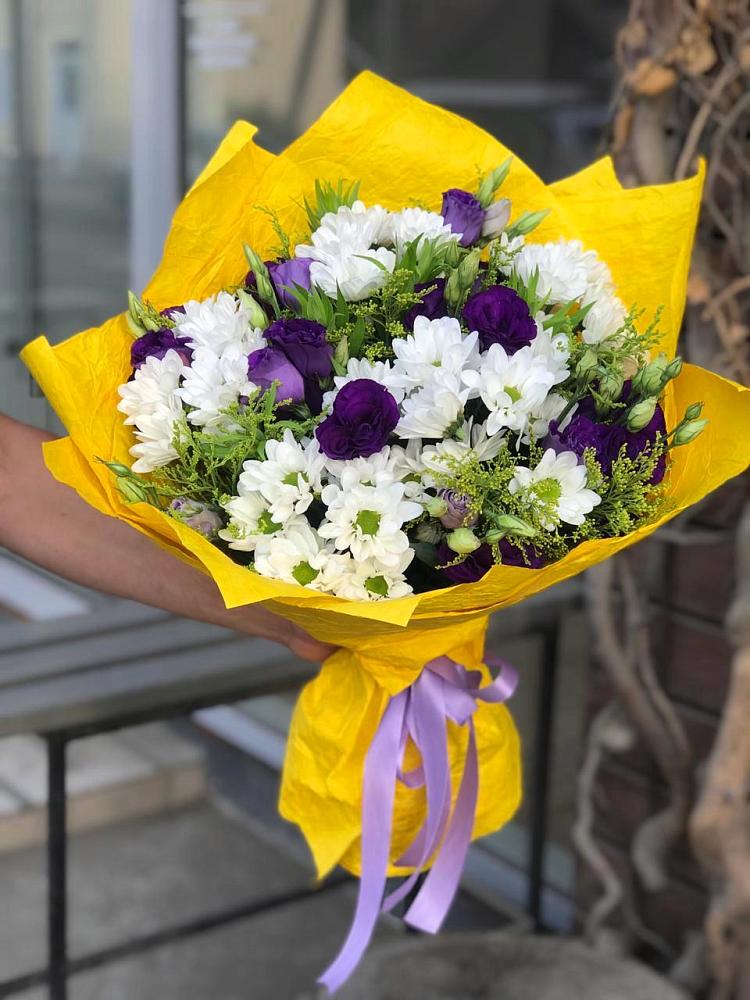 Букет цветов из: Ирисы, Хризантемы и Ромашки в Исаково