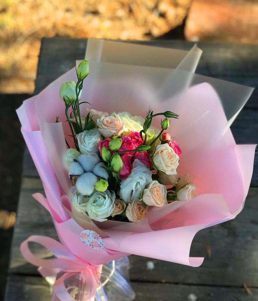 Букет цветов из: Розы и Лизиантусы в Исаково