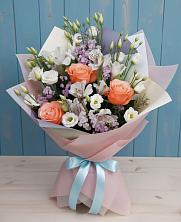 Букет цветов из:  Лизиантусы, Розы, Альстромерии и Гипсофила в Исаково