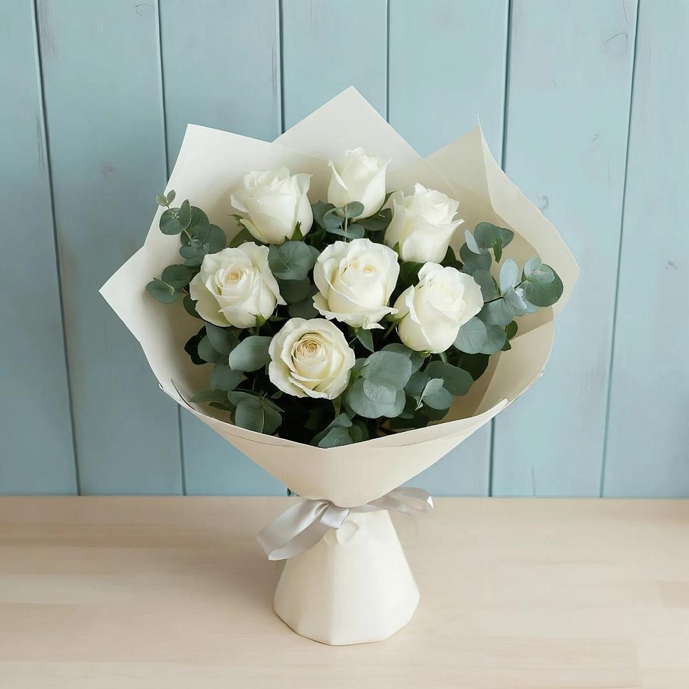 Букет Белые розы в Эвкалипте в Исаково