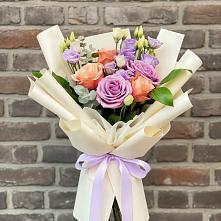 Букет цветов из:  Лизиантусы и Розы в Исаково
