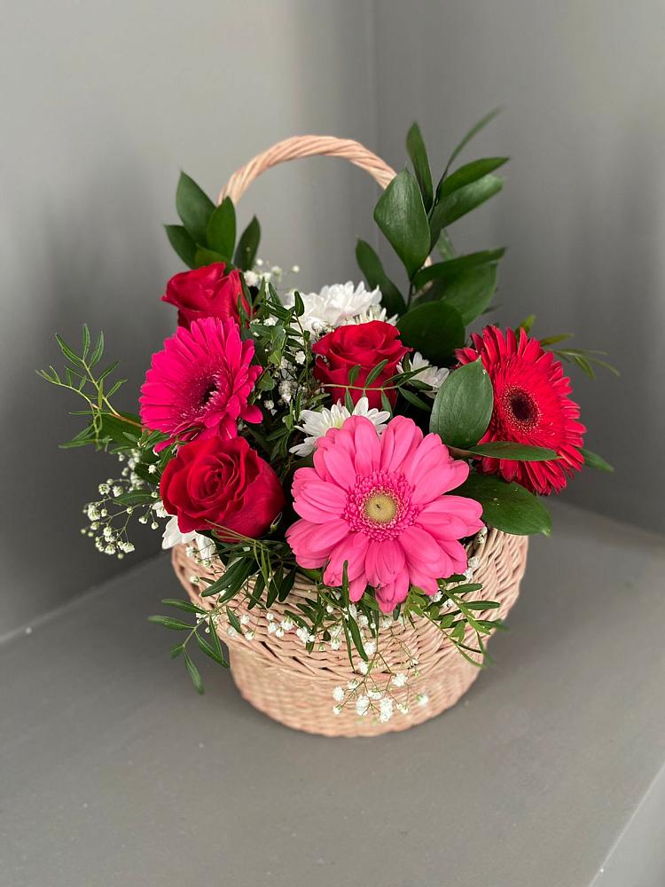 Цветочная композиция из Розы, Хризантемы и Герберы в корзине в Исаково
