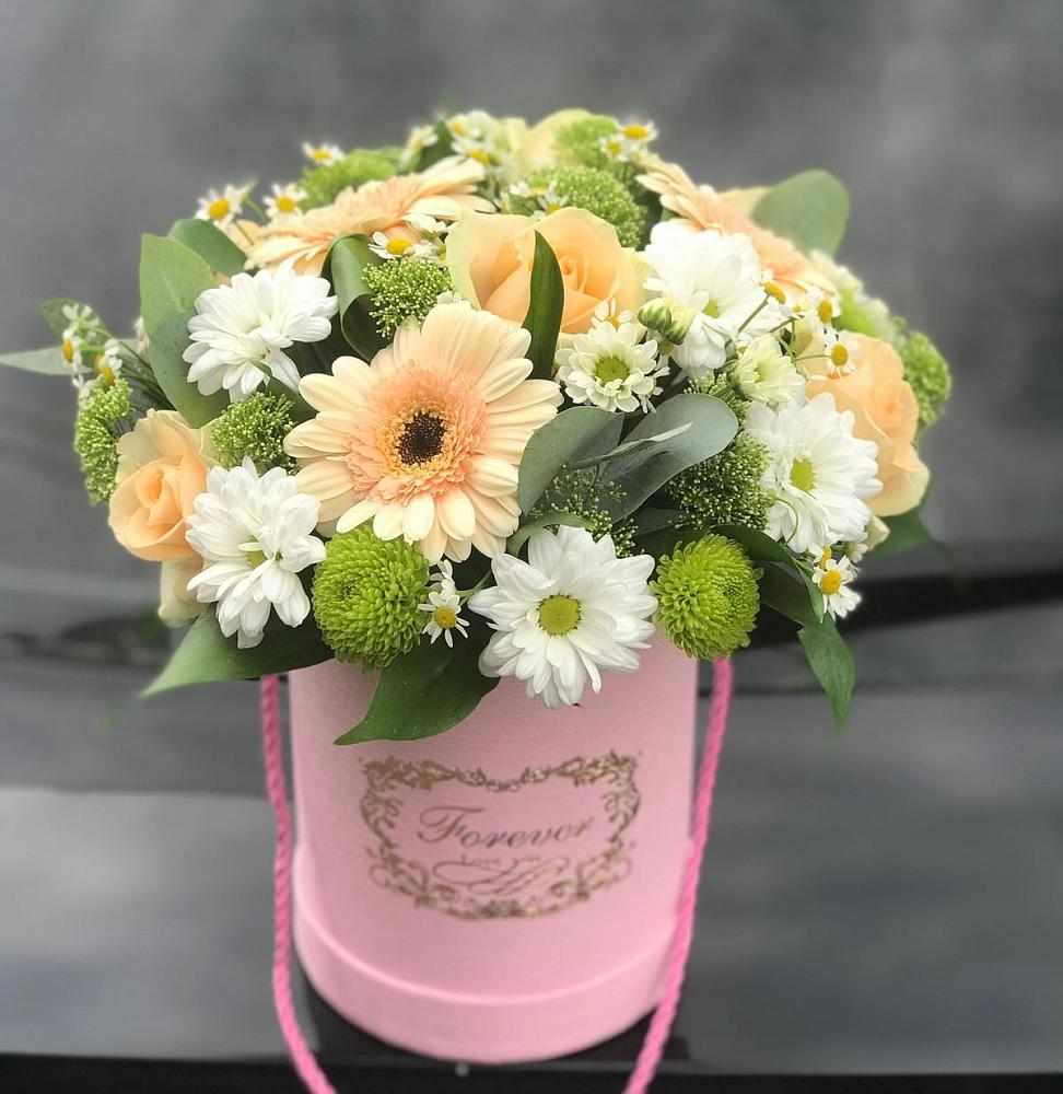 Цветочная композиция из Розы, Герберы и Хризантемы в шляпной коробке в Исаково