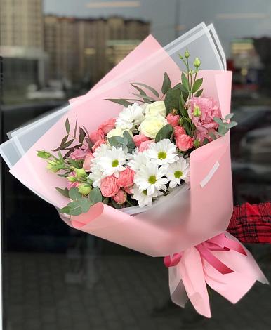 Букет цветов из: Розы, Лизиантусы и Хризантемы в Исаково