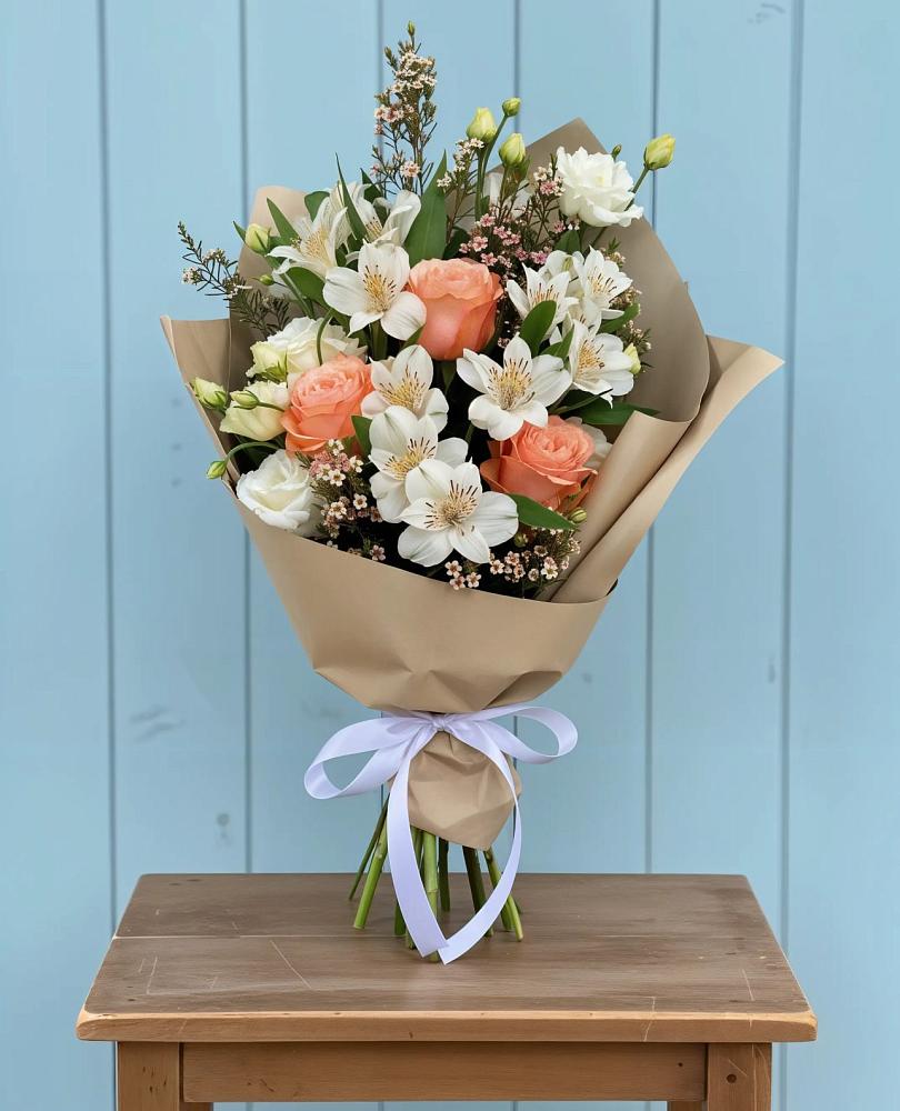 Букет цветов из: Альстромерии, Лизиантусы, Розы и Хризантемы в Исаково