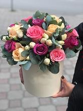 Цветочная композиция из Розы в шляпной коробке в Исаково