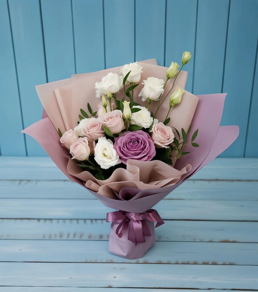 Букет цветов из: Розы и Лизиантусы в Исаково